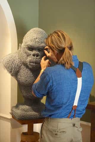 Buste en grillage, Gorille, sculpture, Aurélien Raynaud, peintre sculpteur